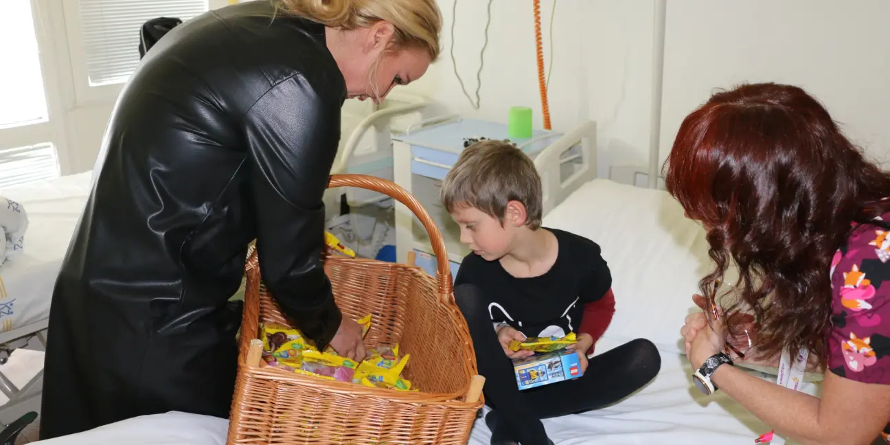 Dětské a dorostové oddělení mostecké nemocnice letos získalo od Kapky naděje zdravotnickou techniku za půl milionu korun - obrázek 1