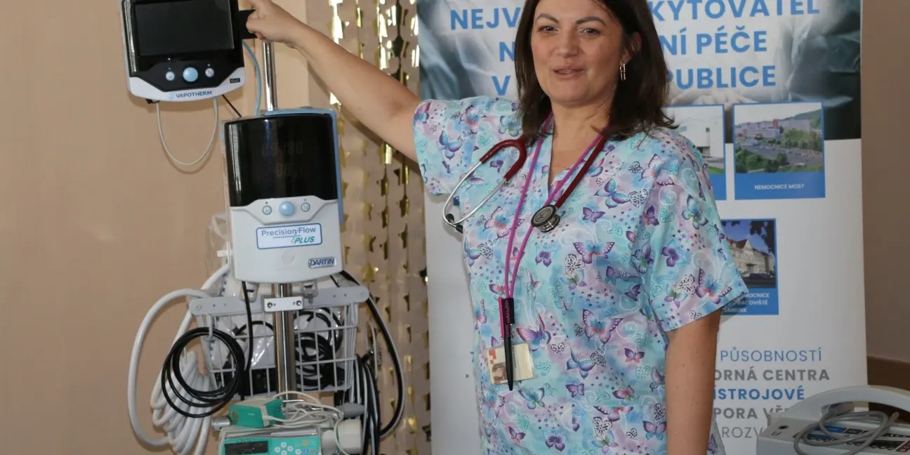 Dětské a dorostové oddělení mostecké nemocnice letos získalo od Kapky naděje zdravotnickou techniku za půl milionu korun - obrázek 1