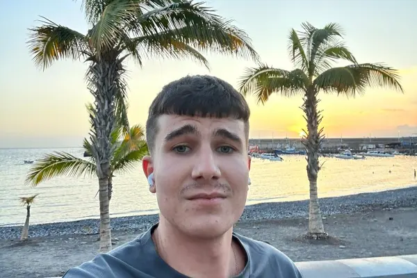 Adam Choma - příběh Hero