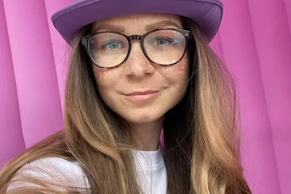 Anna Henselová - příběh Hero - obrázek 1